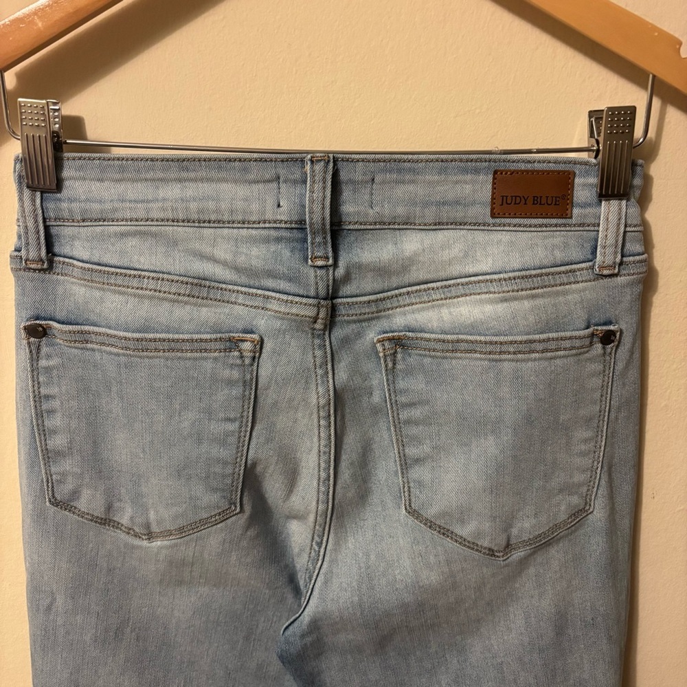 Judy Blue Classic Blue Women's Jeans - Picture 3 of 16